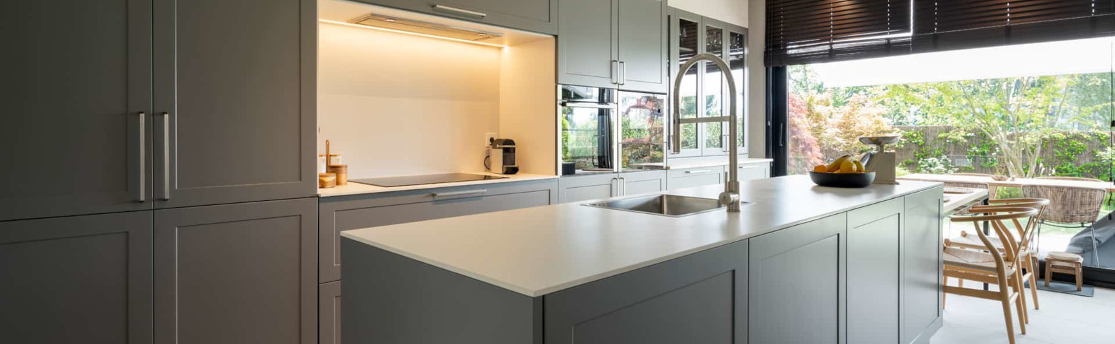 cocina estrecha alargada