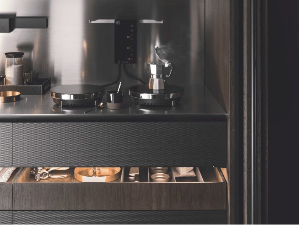 Armario escamoteable de cocina con zona de café