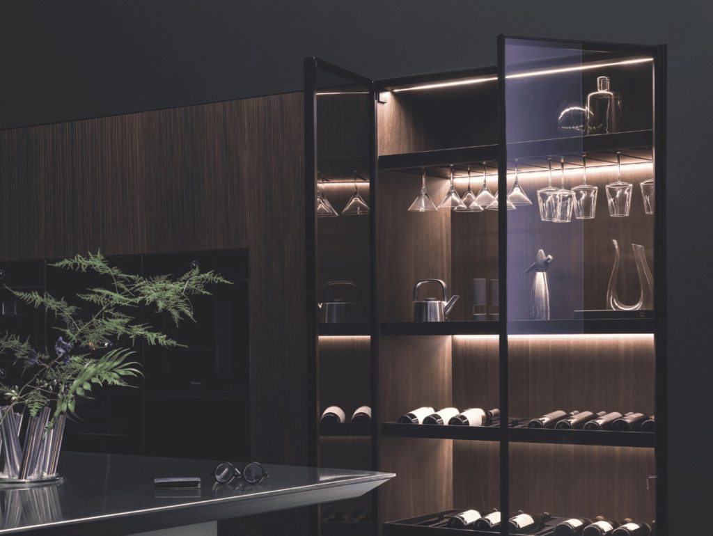 Vitrina de cocina con iluminación interior